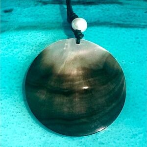 Chic Shell Pendant Necklace